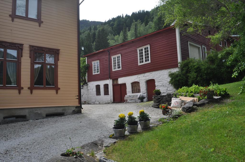 Dosen Gard Hotel Luster Exterior photo
