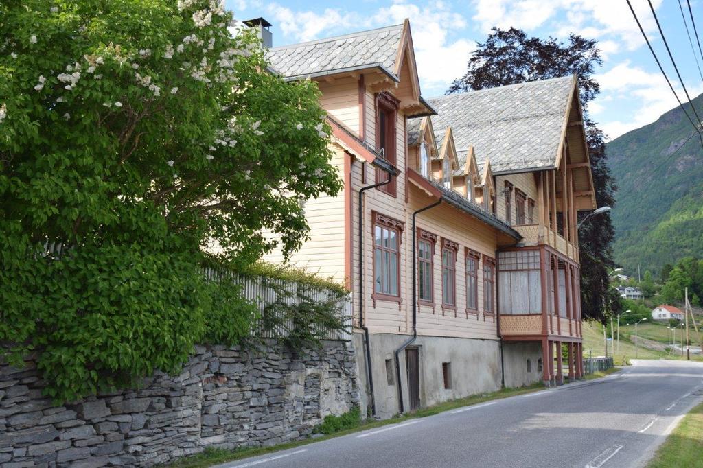 Dosen Gard Hotel Luster Exterior photo